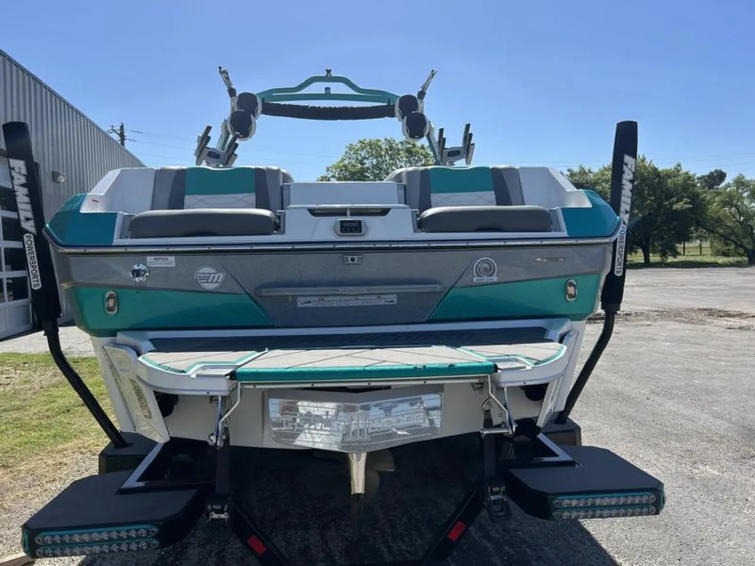 2022 Malibu Boats 25 LSV
