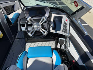 2018-mastercraft-xt25-126642-image10