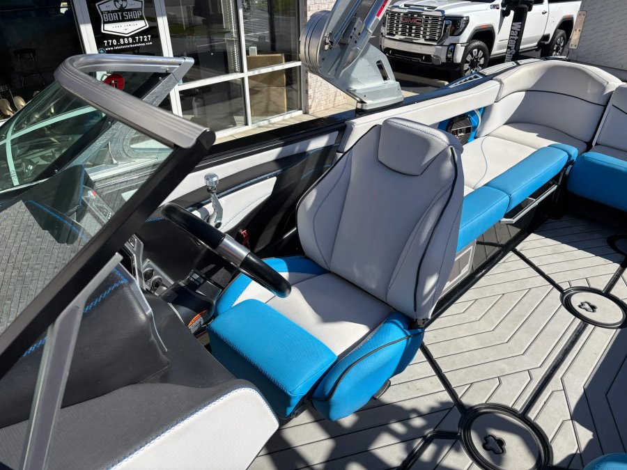 2018-mastercraft-xt25-126642-image13