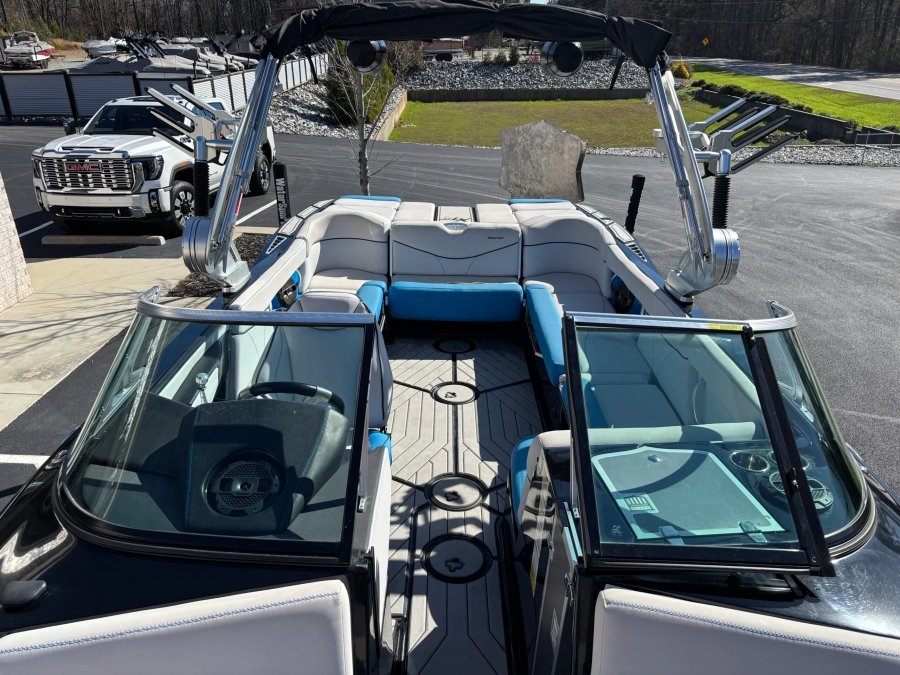 2018-mastercraft-xt25-126642-image15
