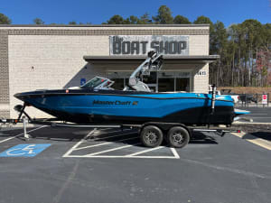 2018-mastercraft-xt25-126642-image1