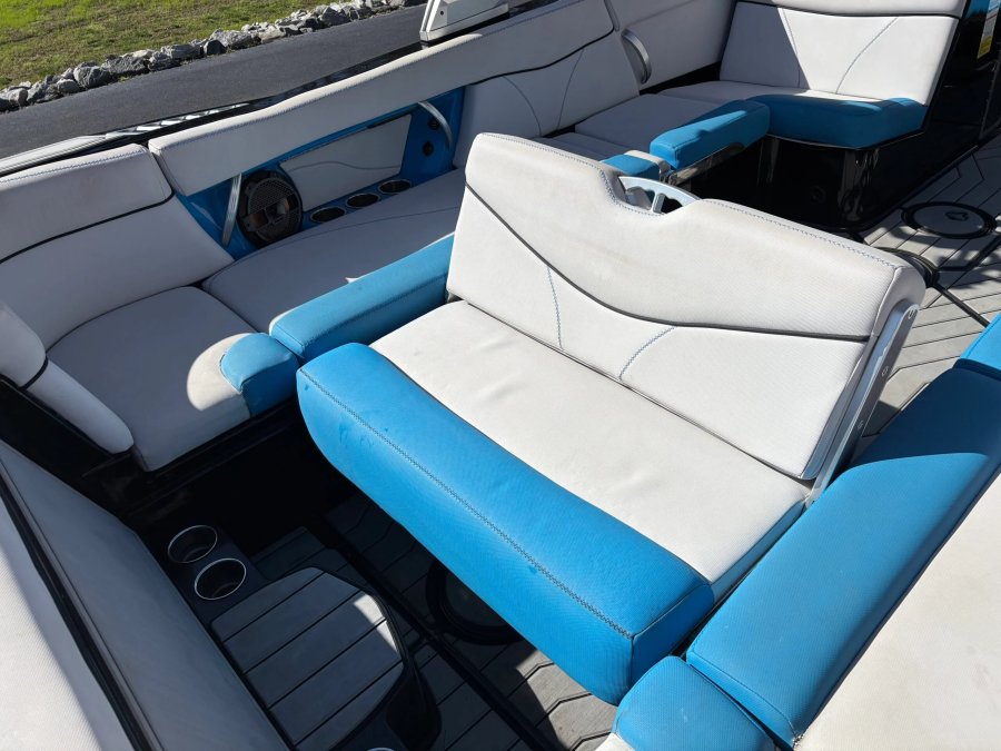 2018-mastercraft-xt25-126642-image8