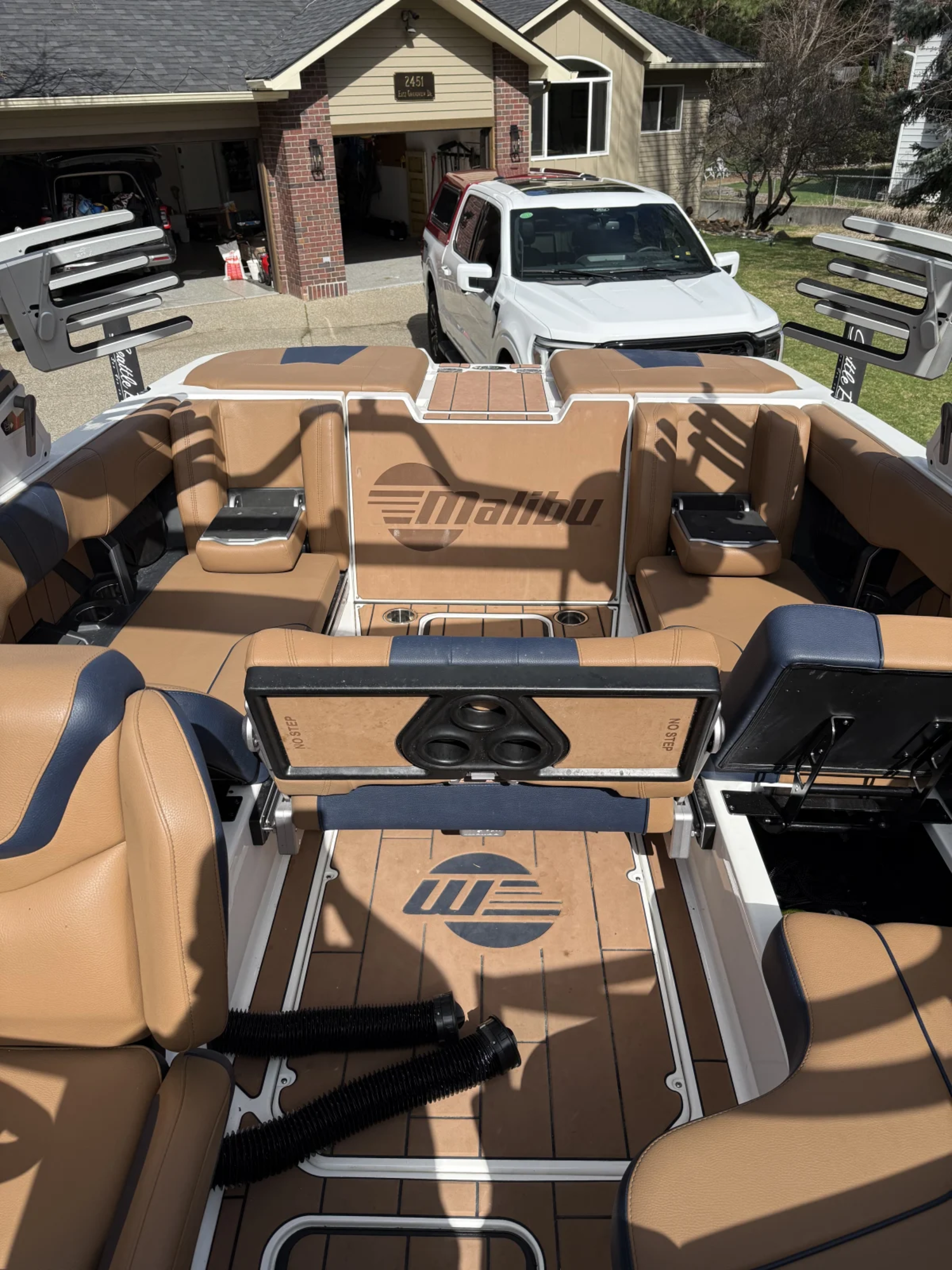 2022 Malibu 23mxz (thruster!)