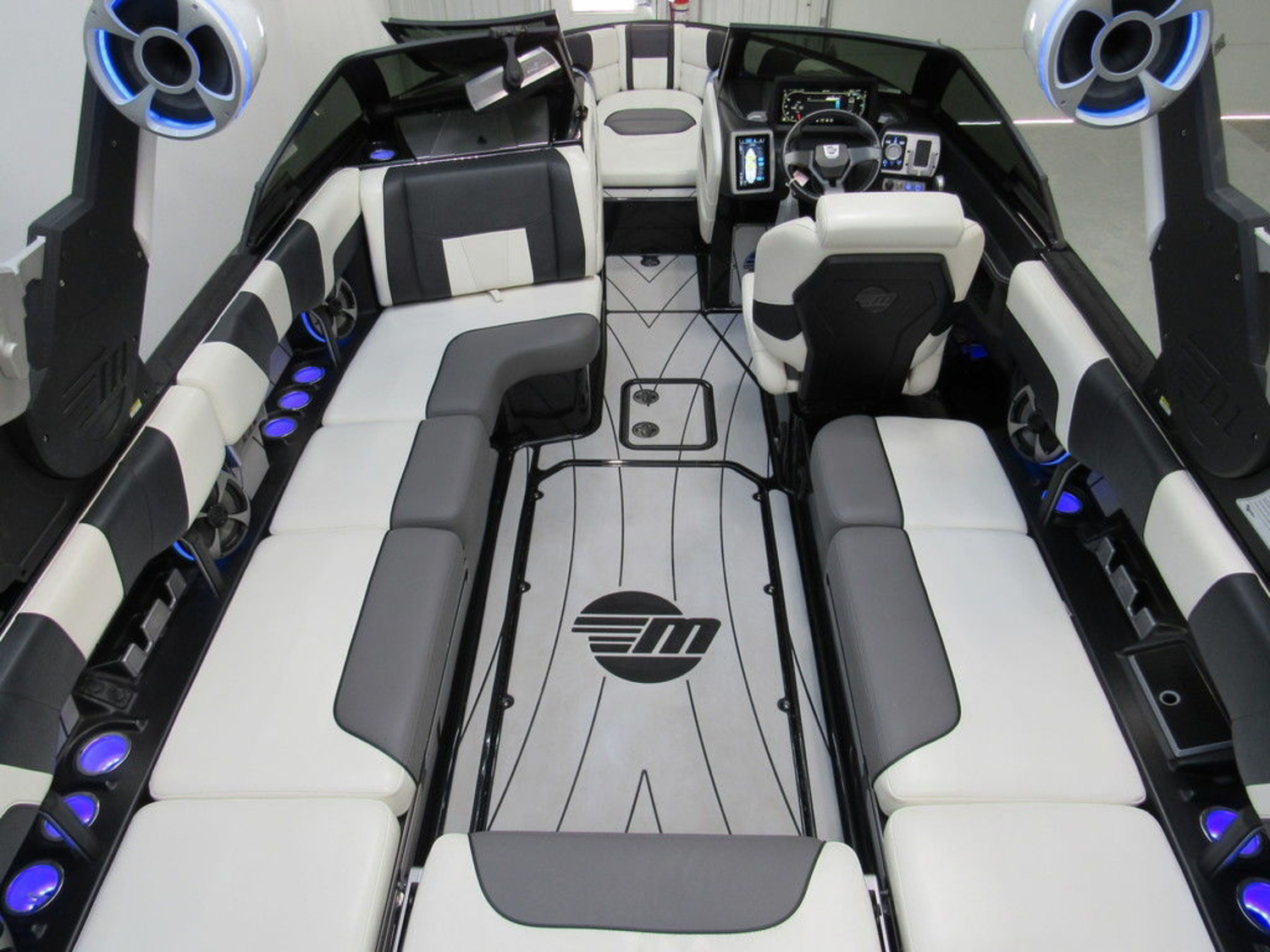 2021 Malibu Boats 23 LSV