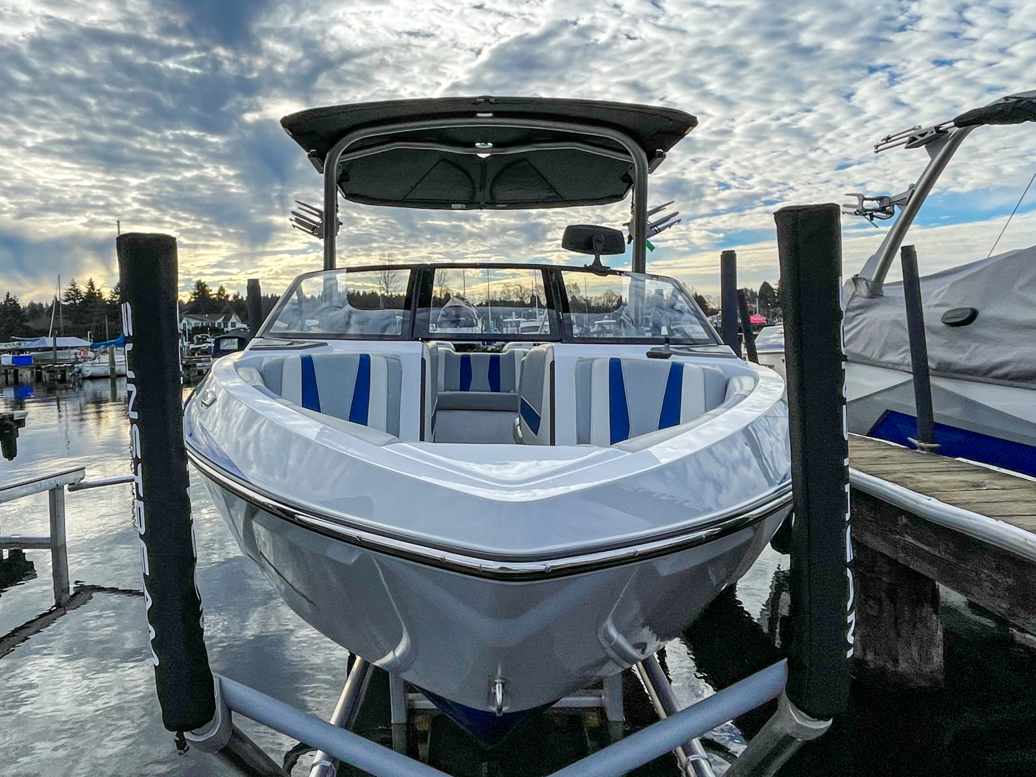 2023 Malibu 22 LSV