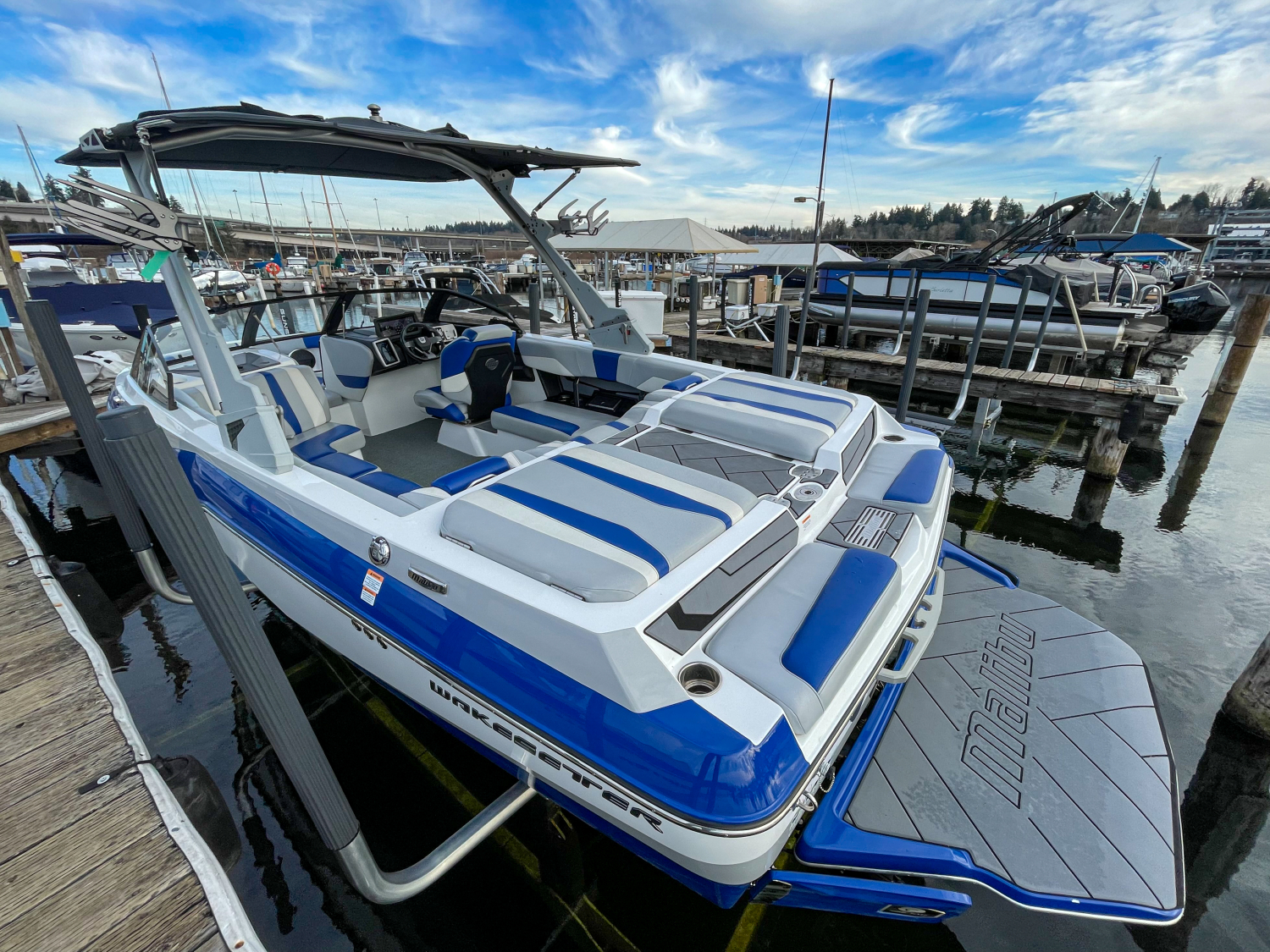 2023 Malibu 22 LSV