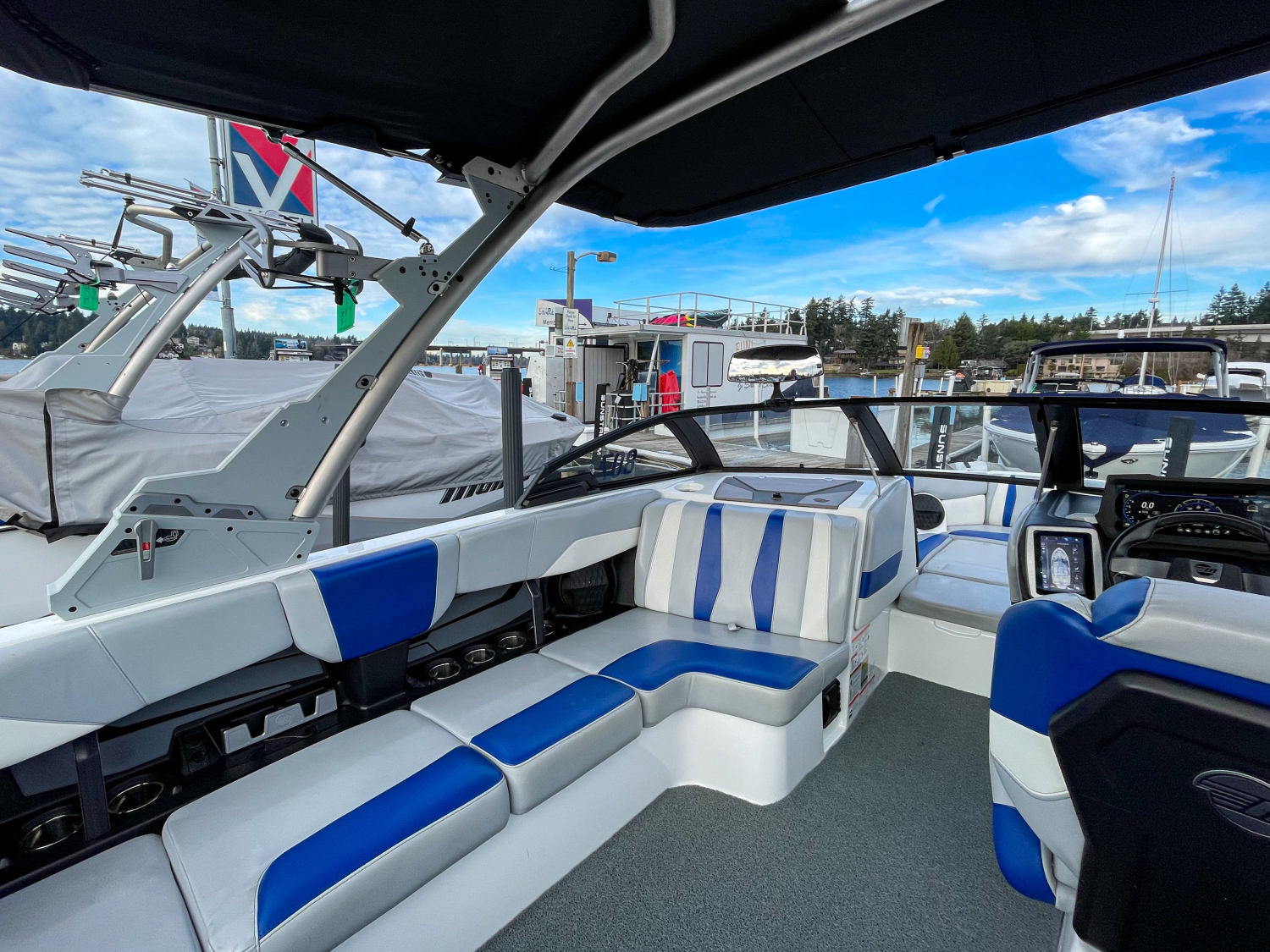 2023 Malibu 22 LSV
