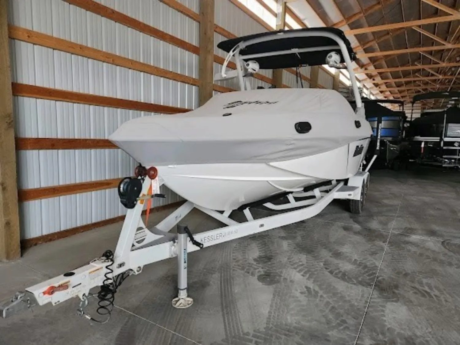 2017 Malibu Wakesetter 25 LSV