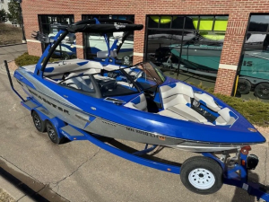 2015 Malibu Boats Wakesetter VLX for sale in Excelsior, Minnesota