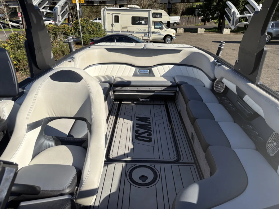 2016 Malibu Boats Wakesetter 25 LSV for sale in Oregon City, Oregon