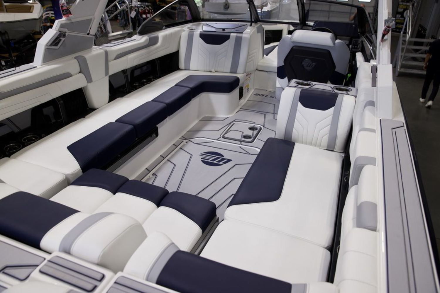 2026 Malibu Boats 25 LSV