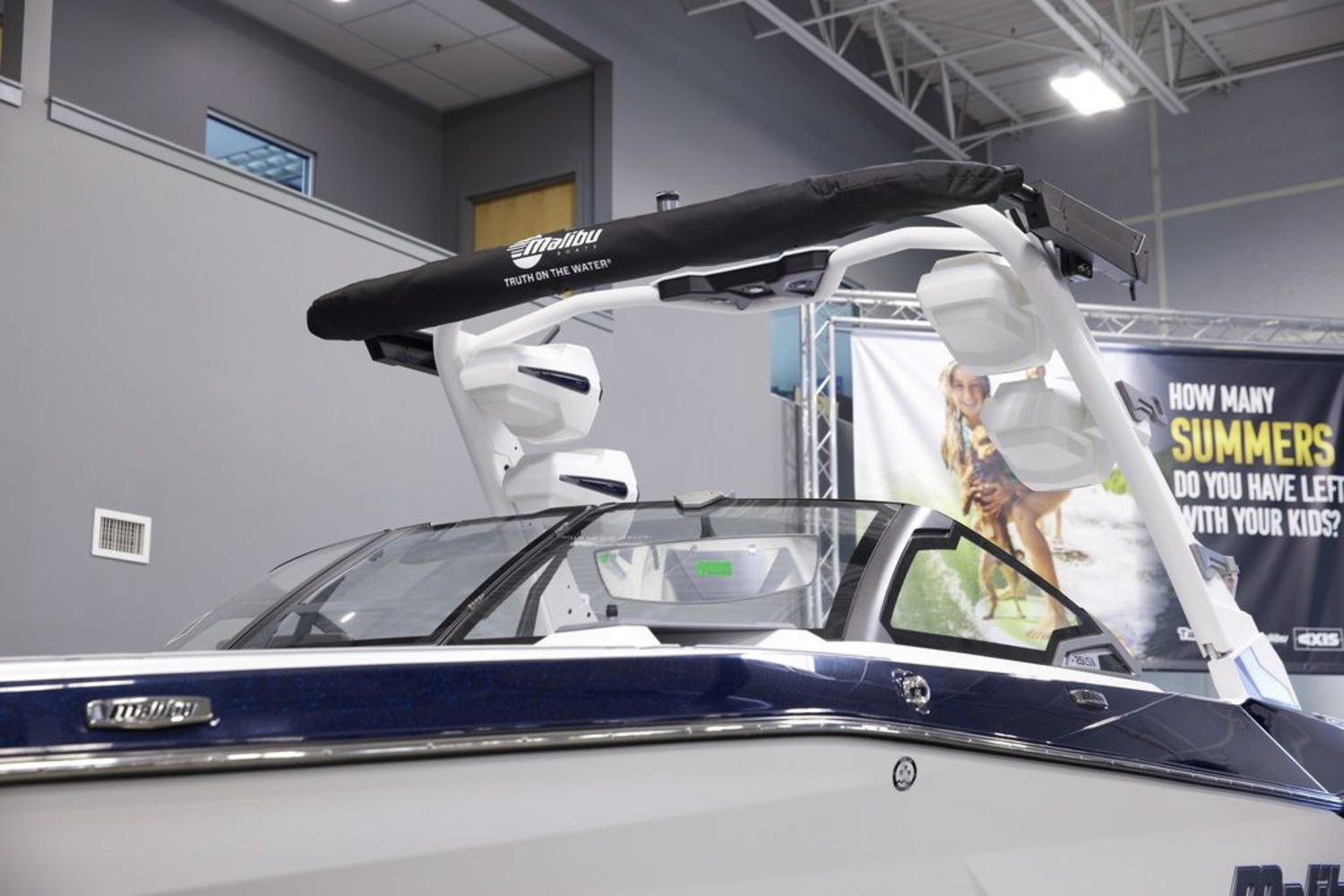 2026 Malibu Boats 25 LSV