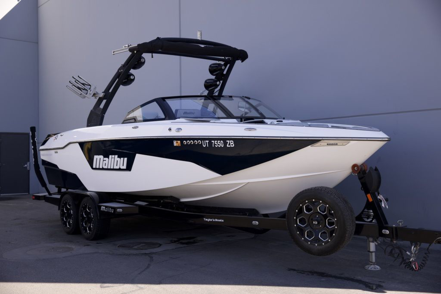 2020 Malibu Boats 25 LSV