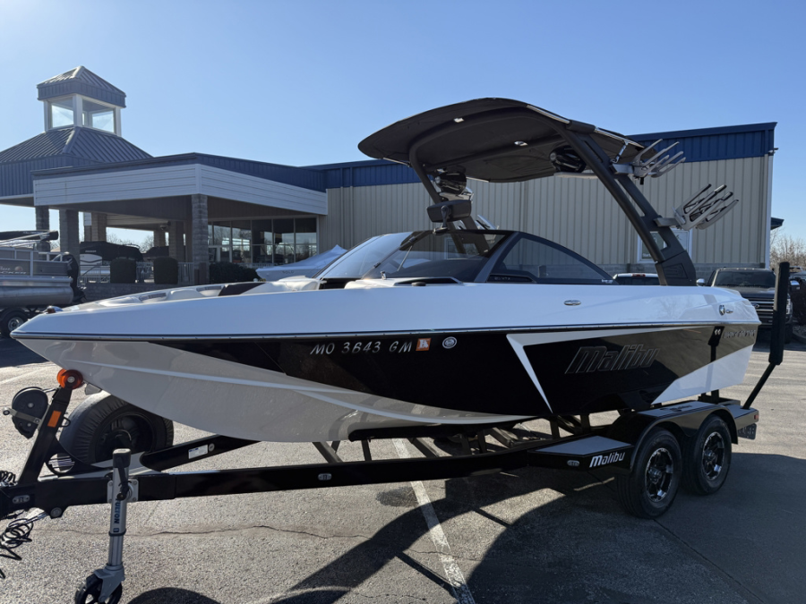 2019 Malibu Boats Wakesetter VTX for sale in O'Fallon, Missouri
