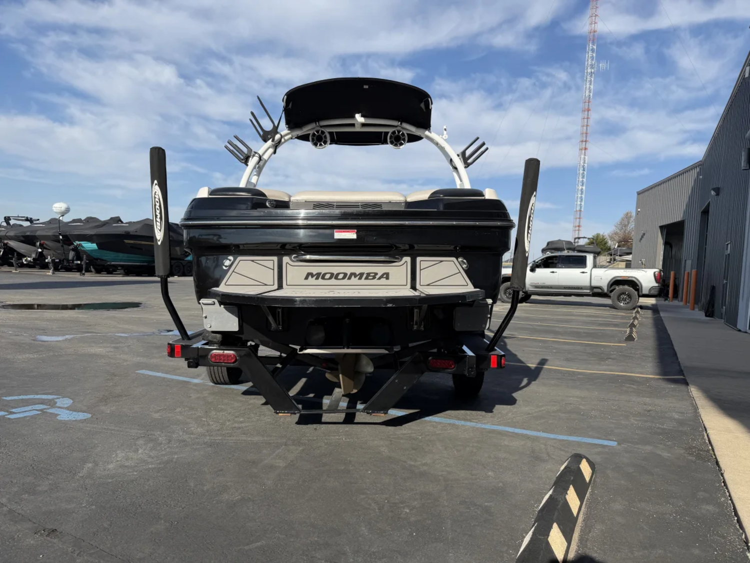 2014 MOOMBA MONDO 