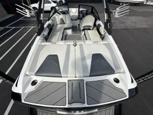 2018 Malibu Boats Wakesetter VLX for sale in Akron, Ohio