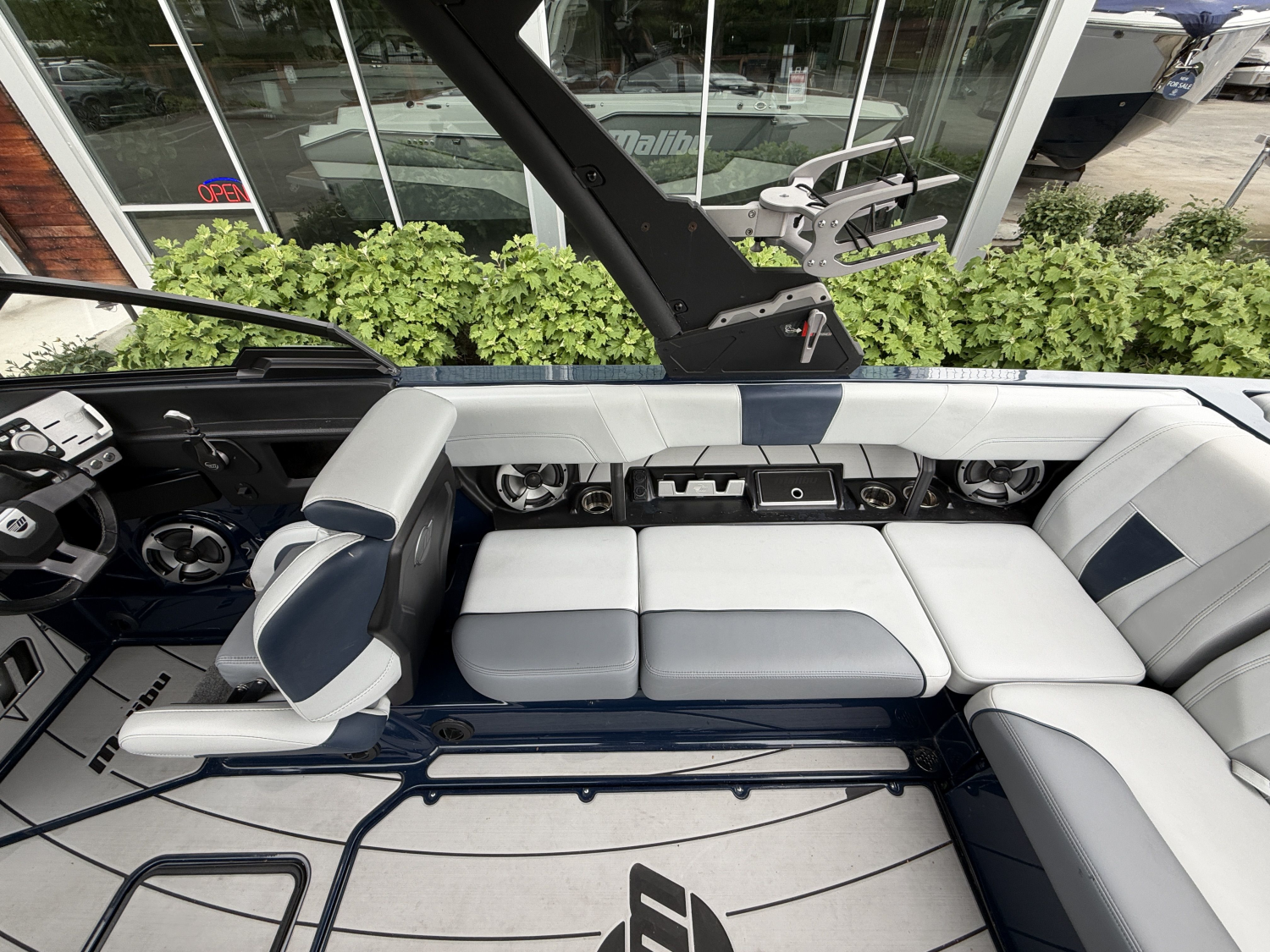 2021 Malibu 23 LSV