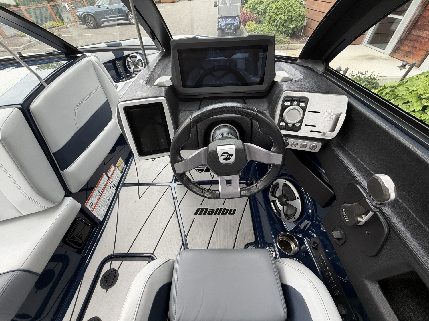 2021 Malibu 23 LSV