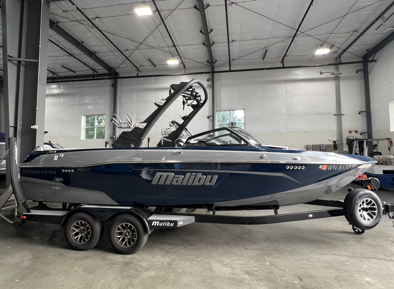 2021 Malibu 23 LSV