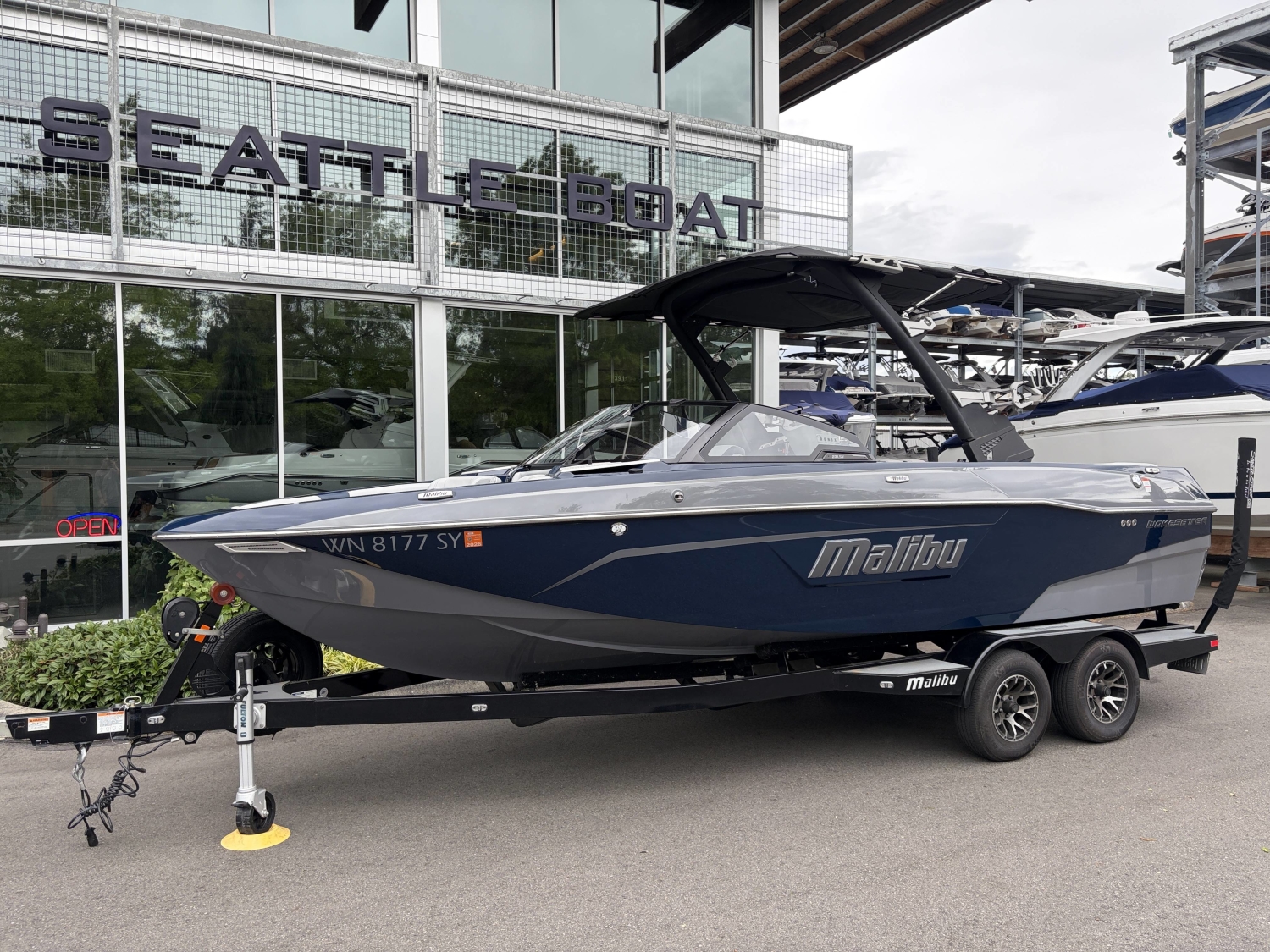 2021 Malibu 23 LSV
