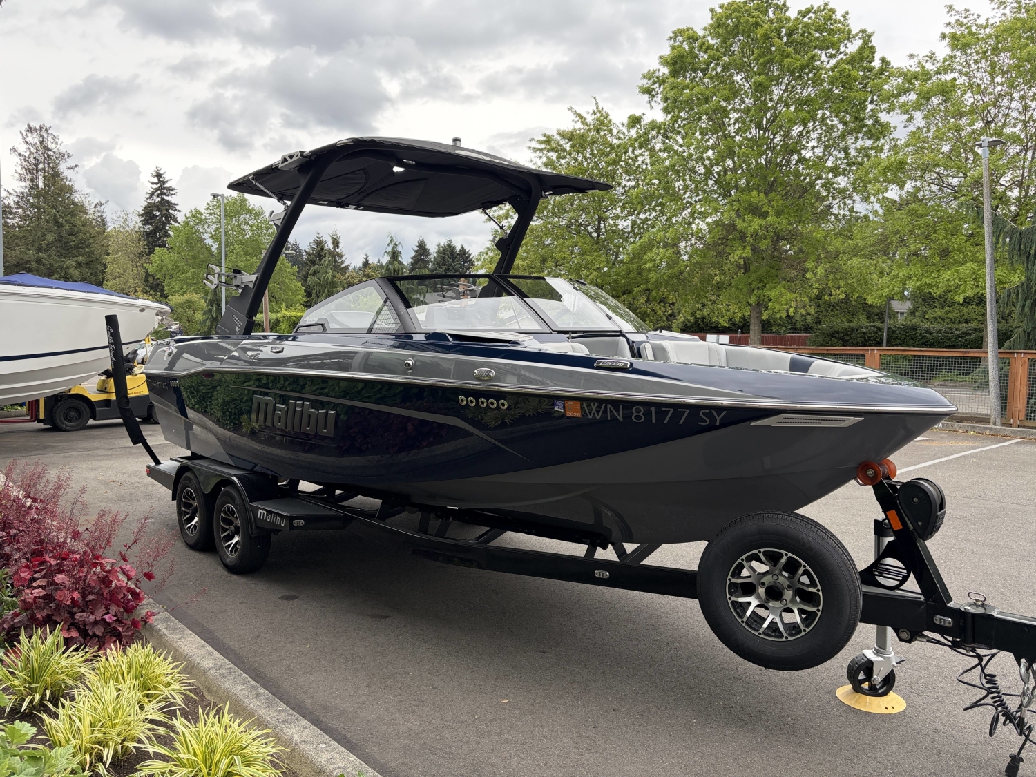 2021 Malibu 23 LSV