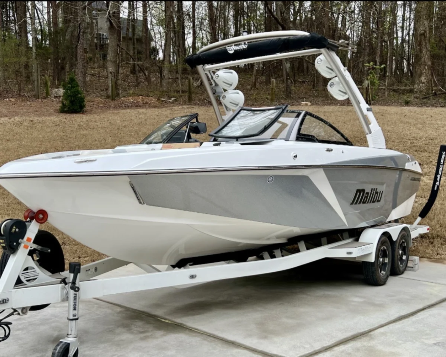 2019 Malibu 23 LSV, 211 Hrs, Monsoon 410,  Fully Loaded , Immaculate and Upgraded Trailer