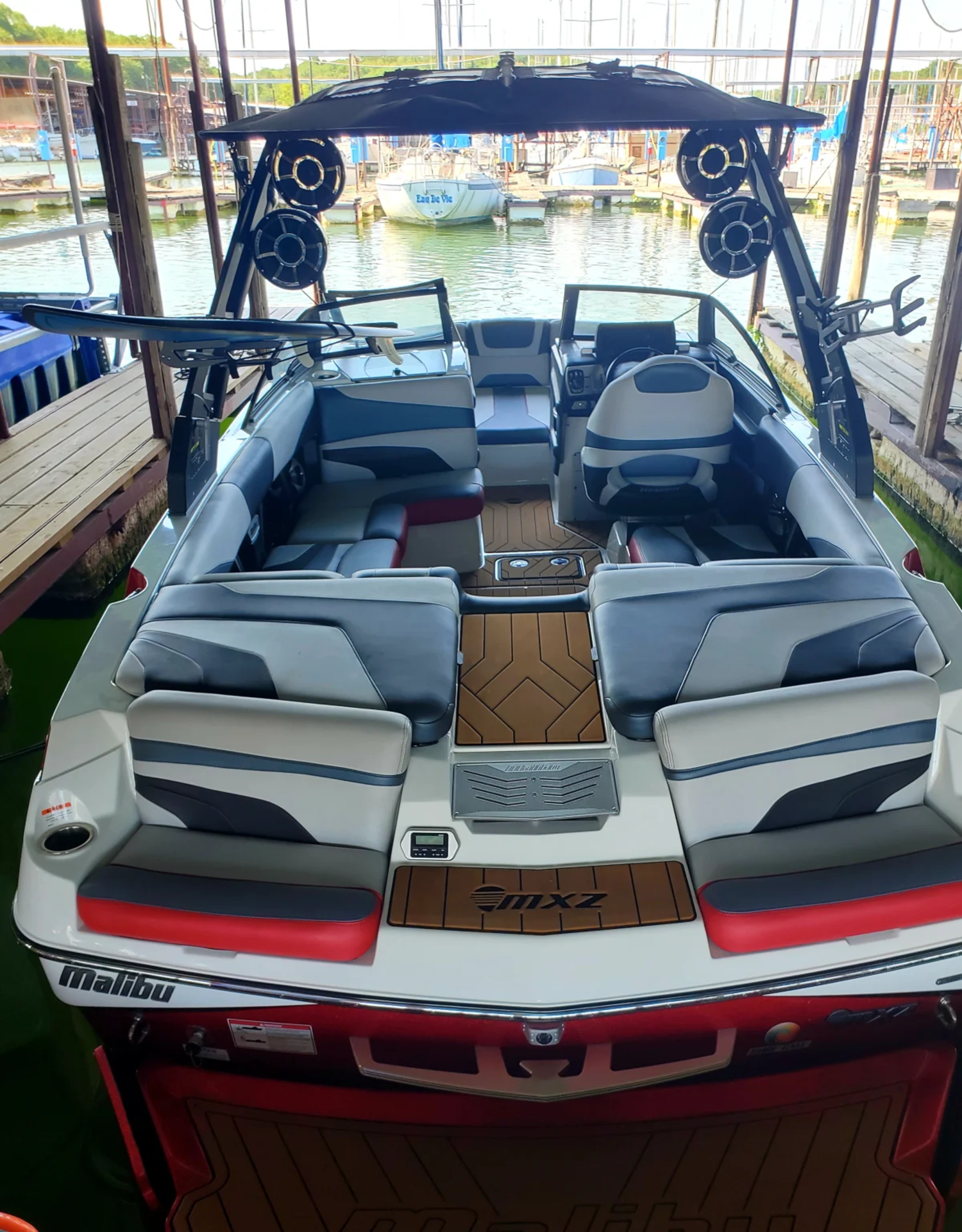 2017 Malibu Wakesetter 22 MXZ Surf Boat