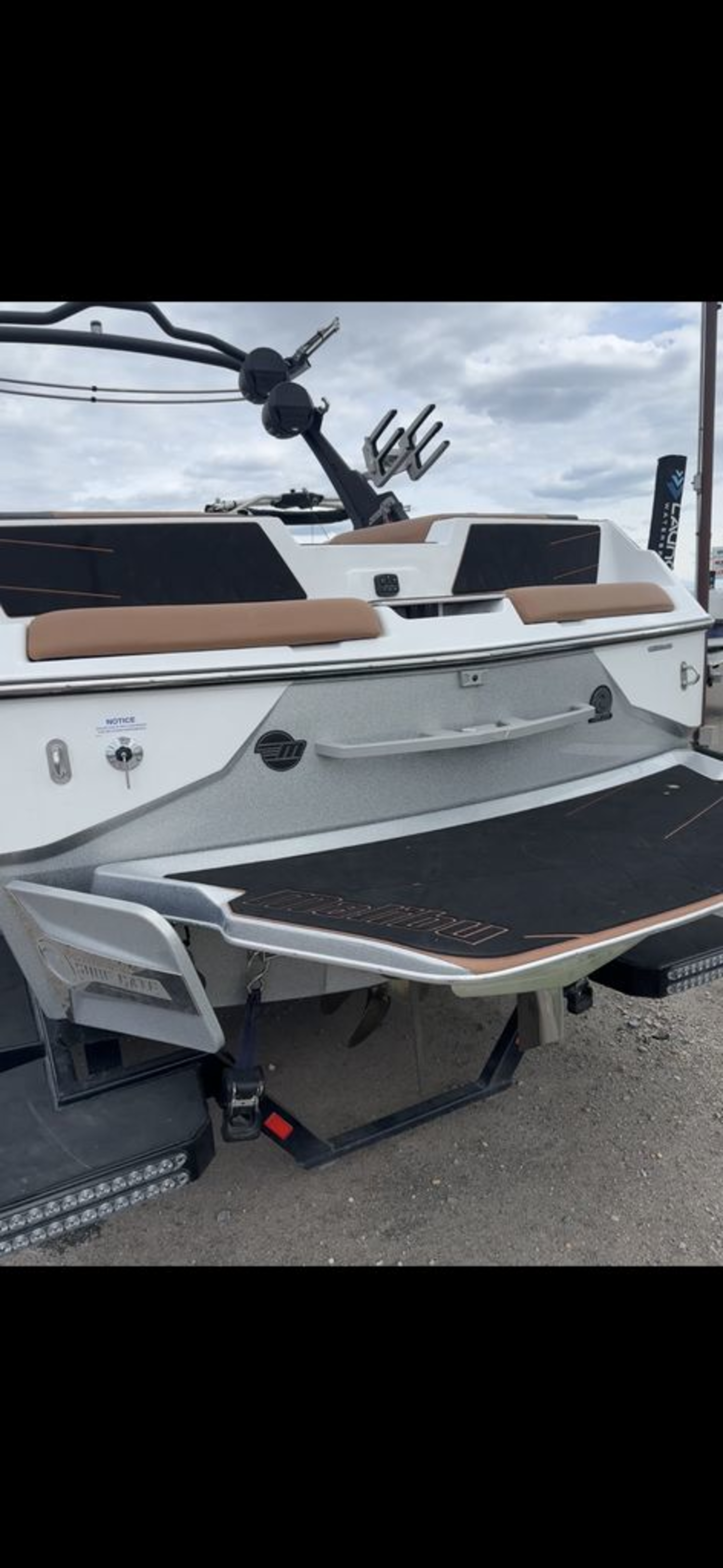 2023 Malibu Boats M220