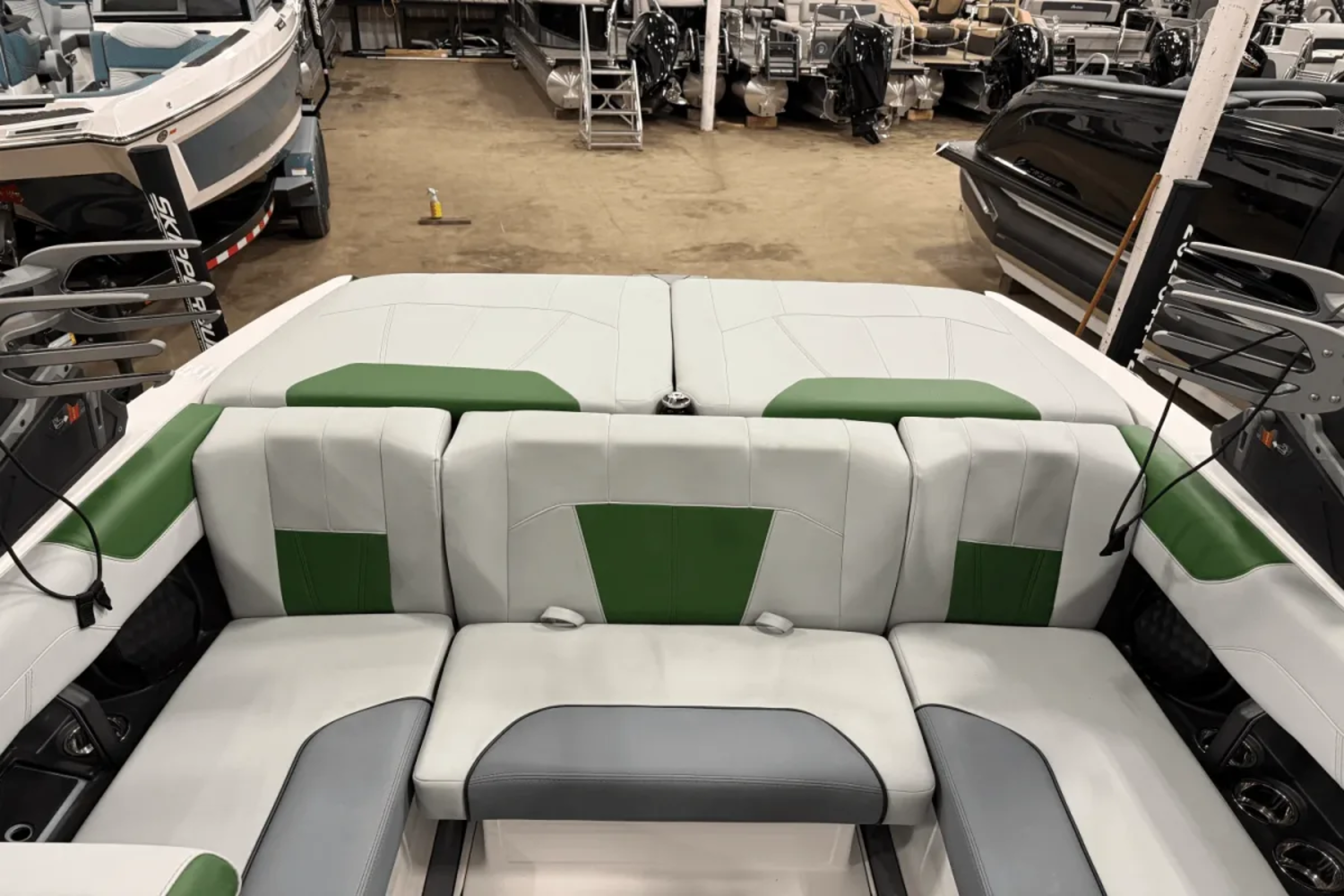 2023 Malibu Wakesetter - 214610