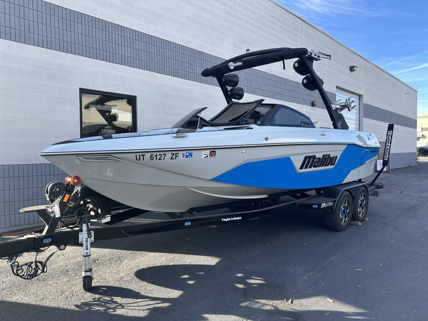2023 Malibu Boats 23 LSV