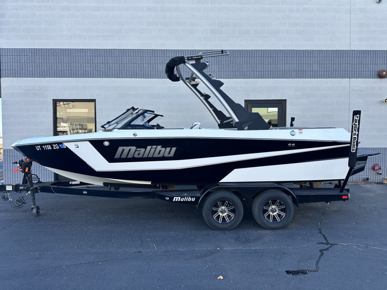 2024 Malibu Boats 21 LX-R