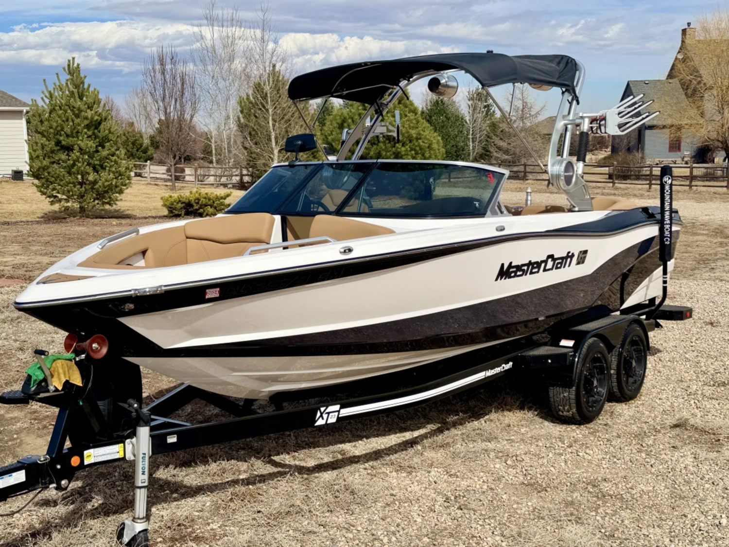 2021 MasterCraft XT23 - ALMOST NEW