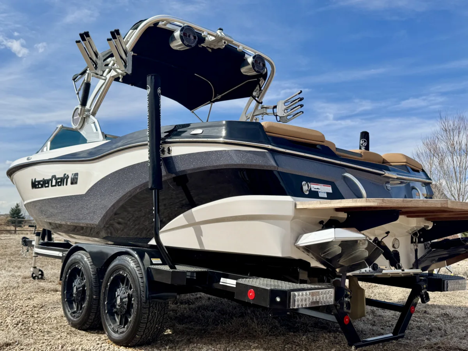 2021 MasterCraft XT23 - ALMOST NEW