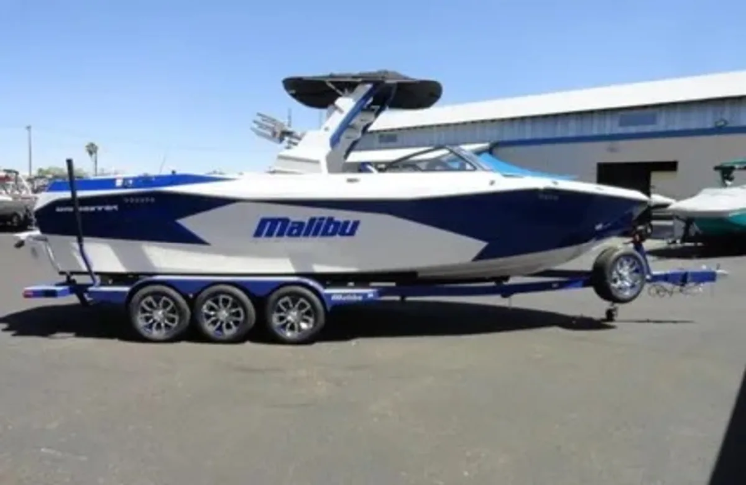 2023 Malibu 26 LSV
