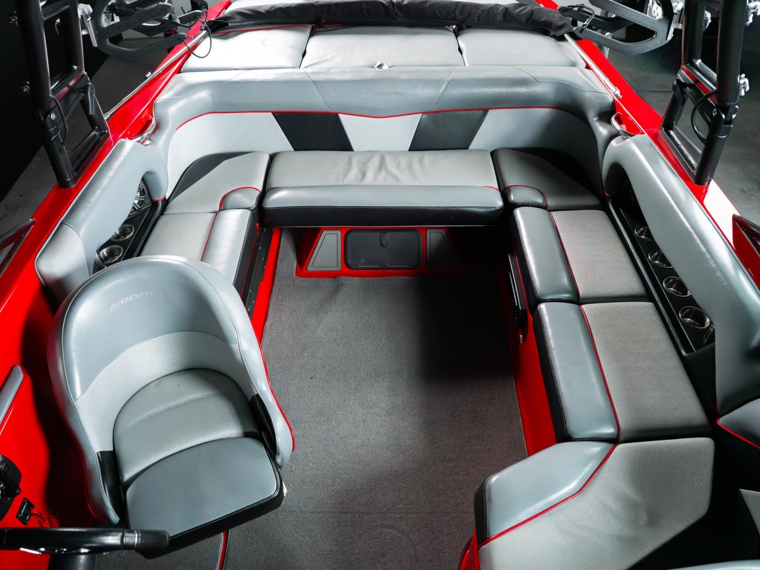 2016 Moomba Boats Moomba Mondo