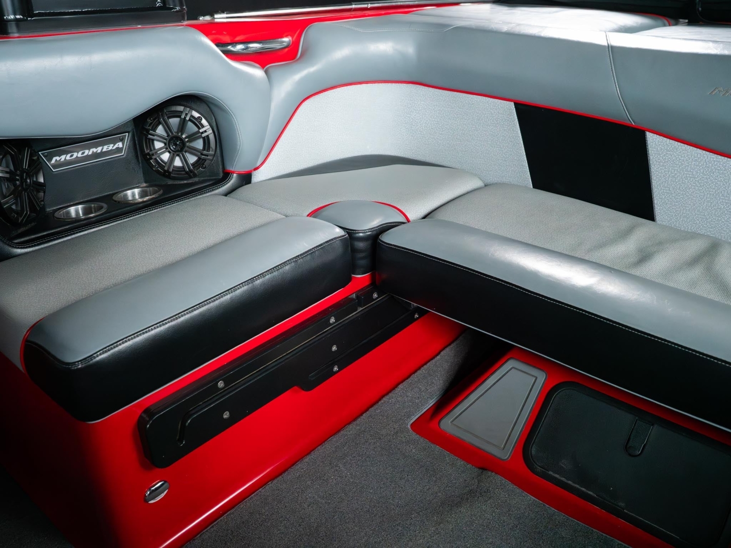 2016 Moomba Boats Moomba Mondo
