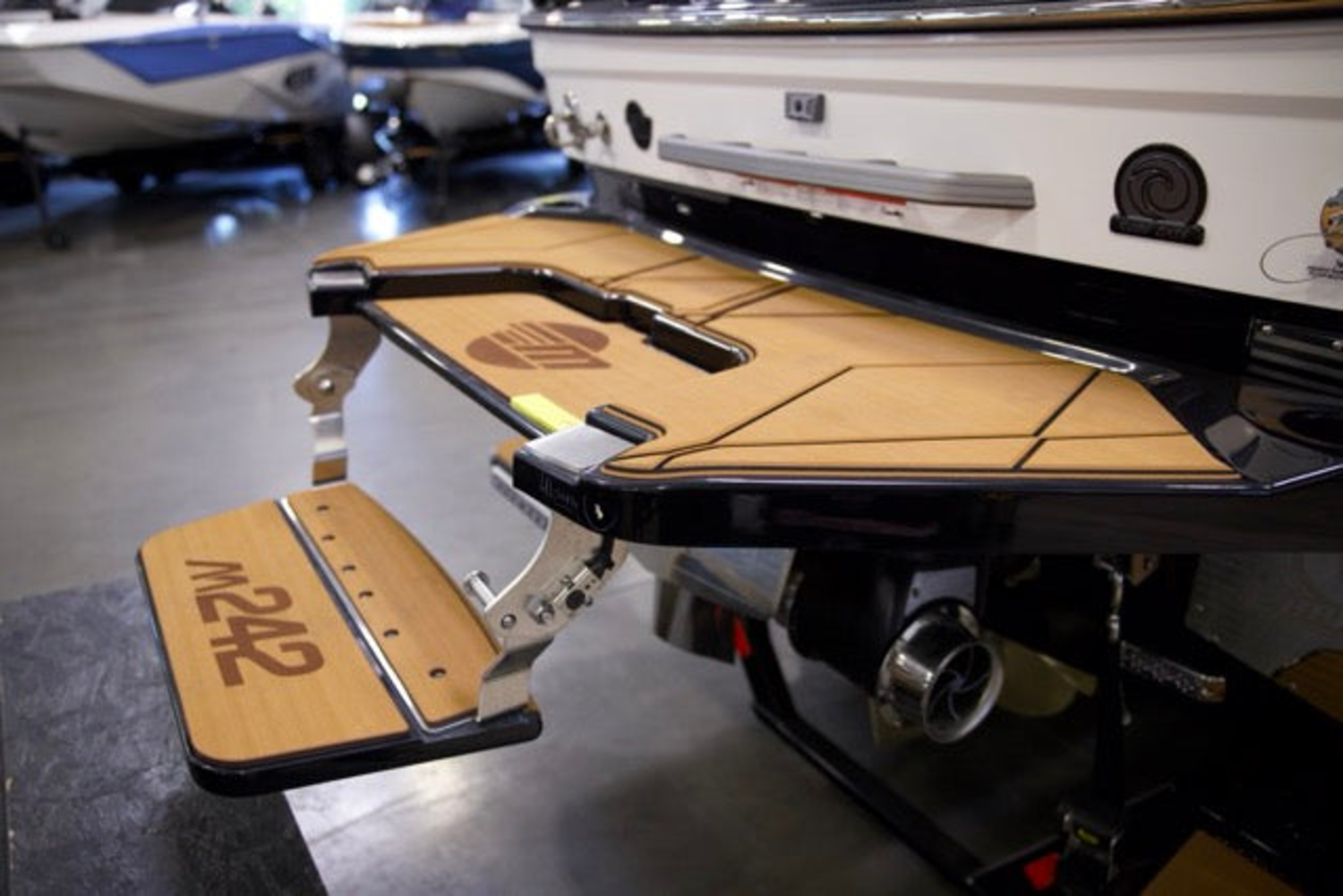 2026 Malibu Boats M242