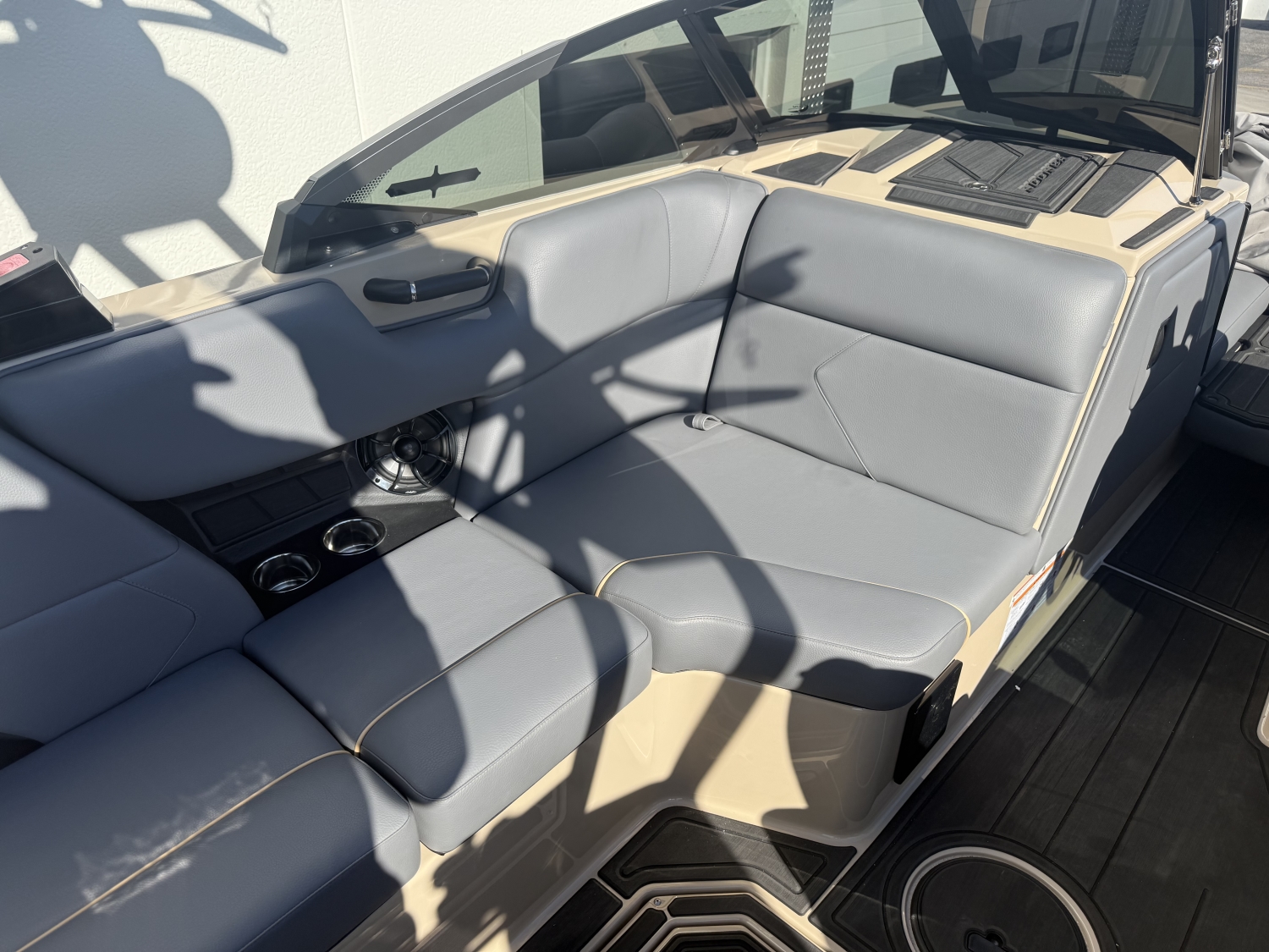 2025 MOOMBA TYKON