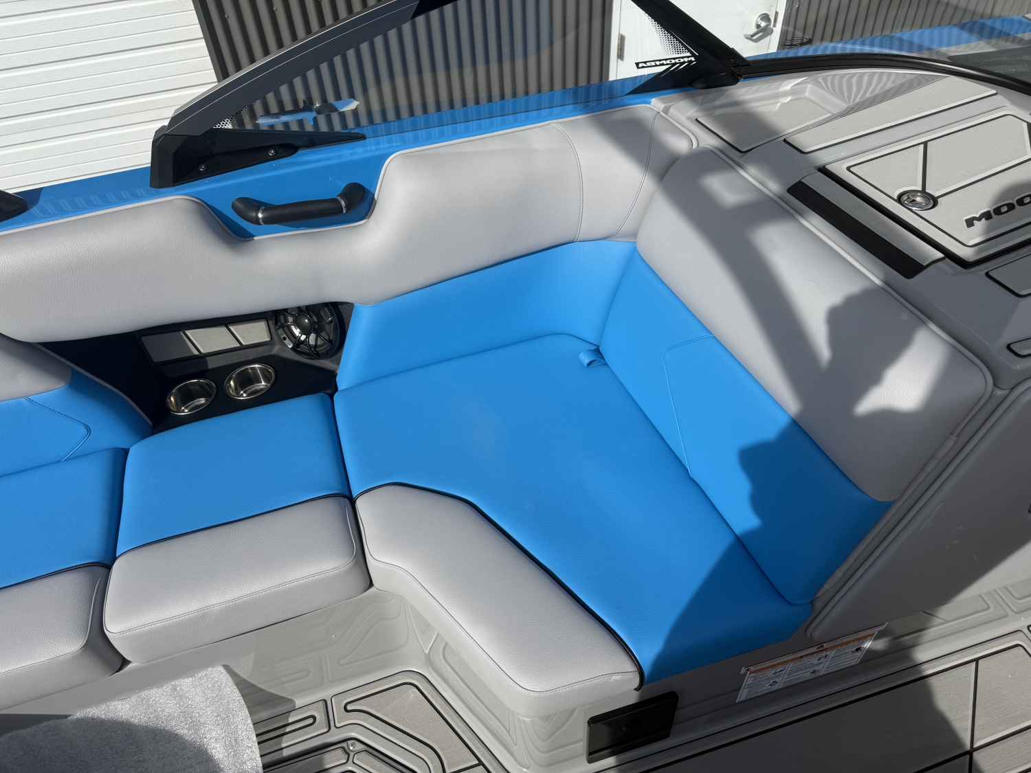 2025 MOOMBA TYKON