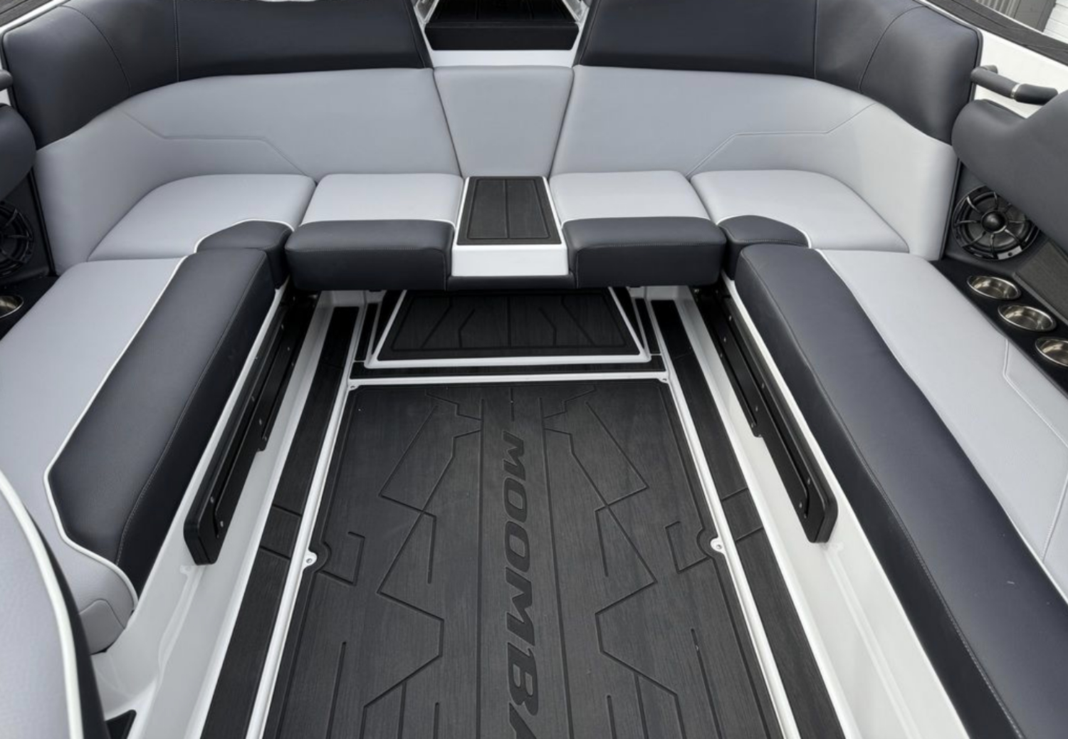 2025 MOOMBA MAX
