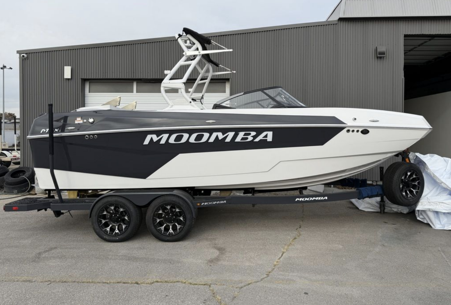 2025 MOOMBA MAX