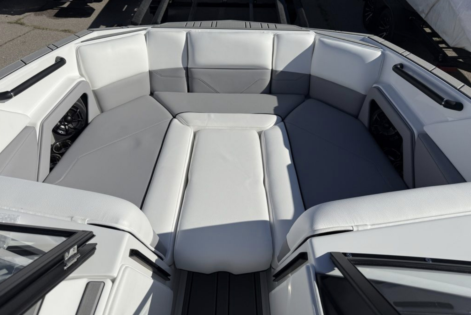 2025 MOOMBA MAX