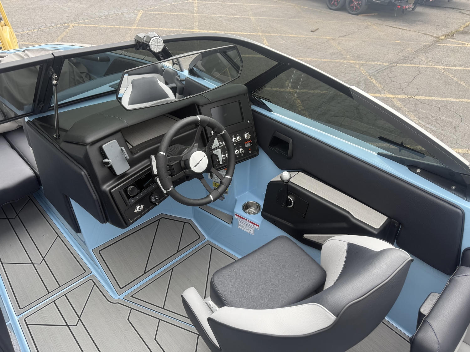 2025 MOOMBA MAX