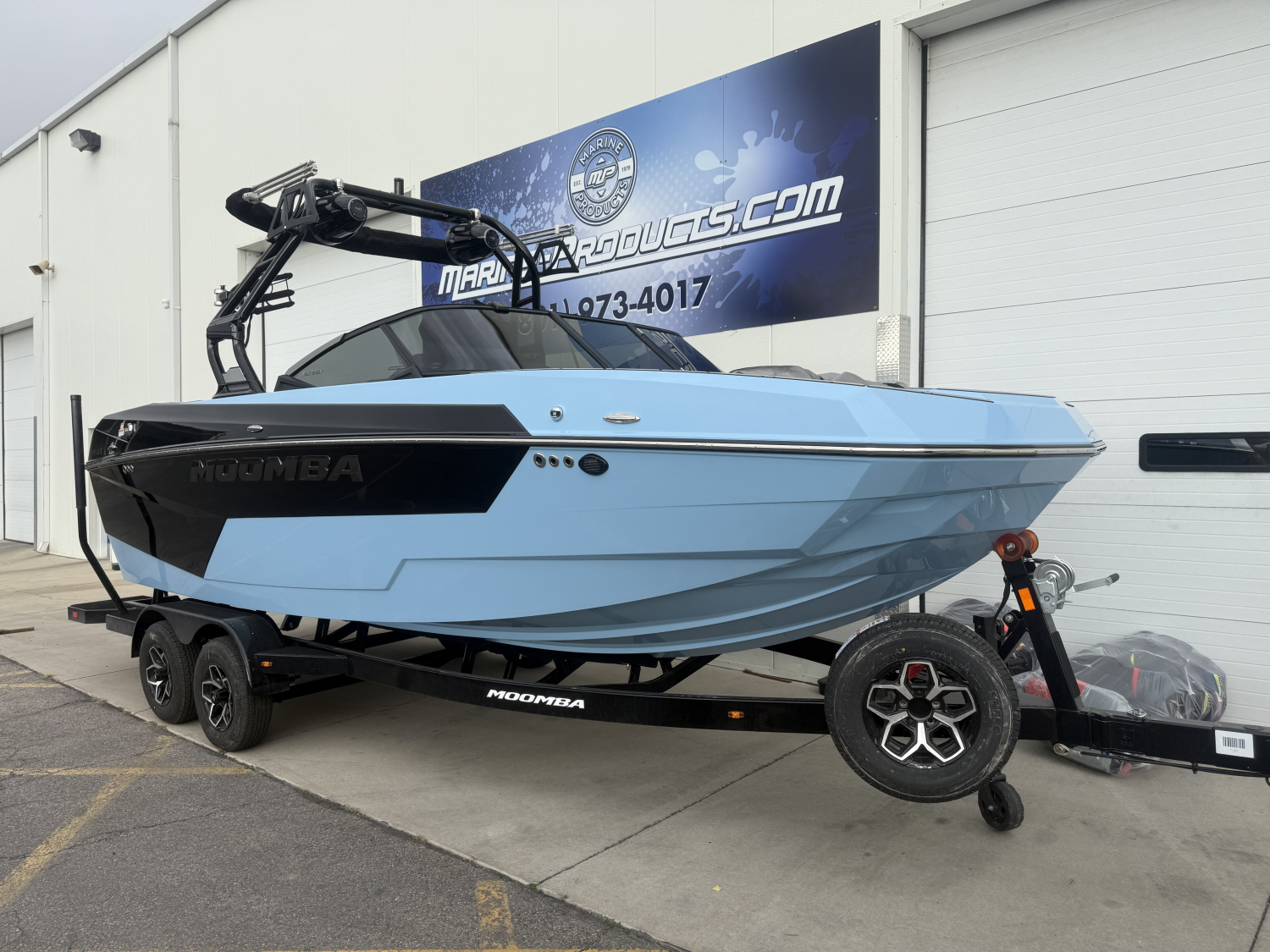 2025 MOOMBA MAX