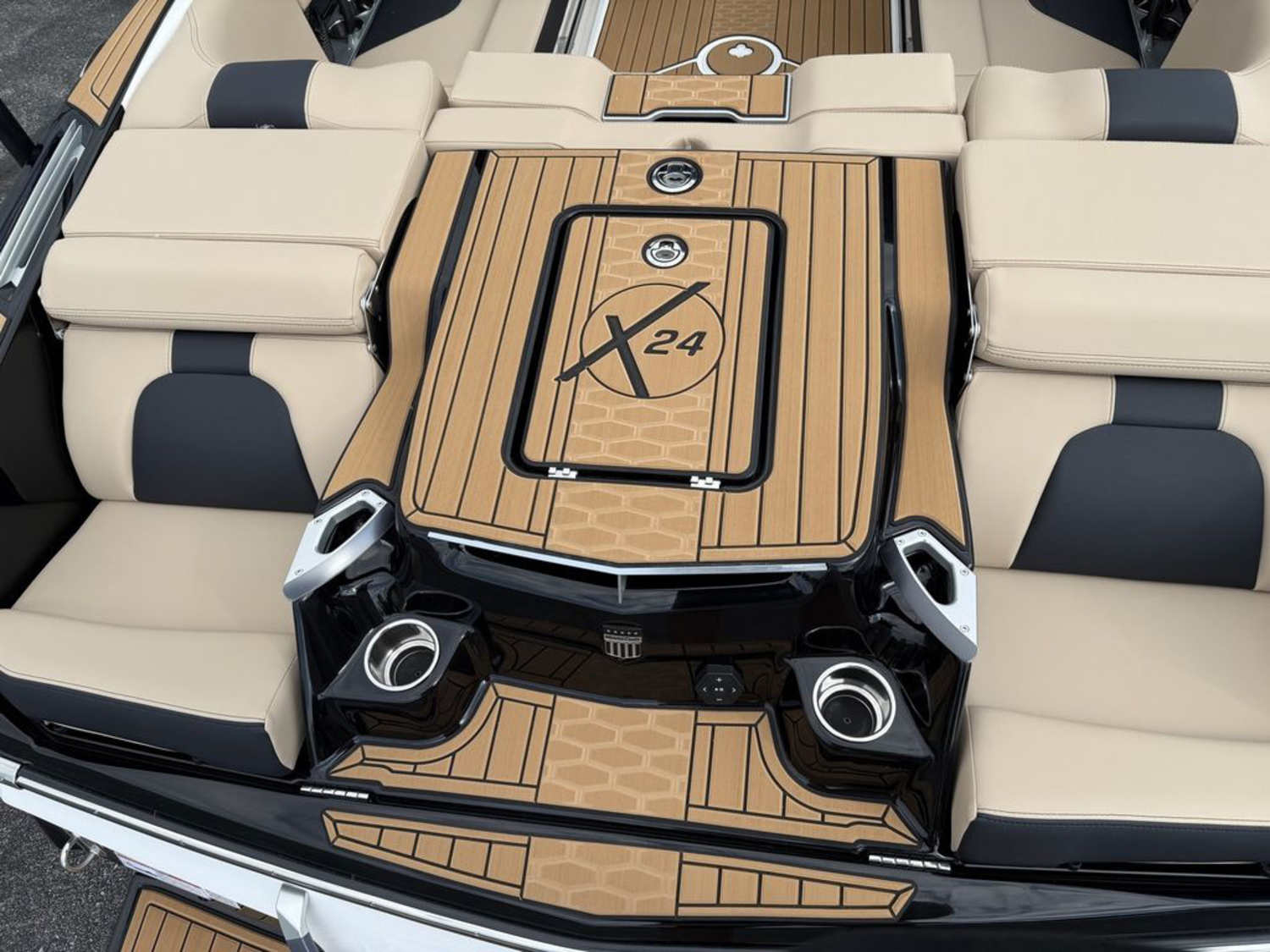 2025 Mastercraft X24