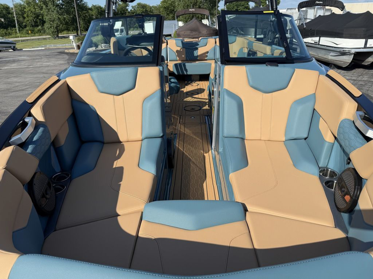 2025 Mastercraft XT24