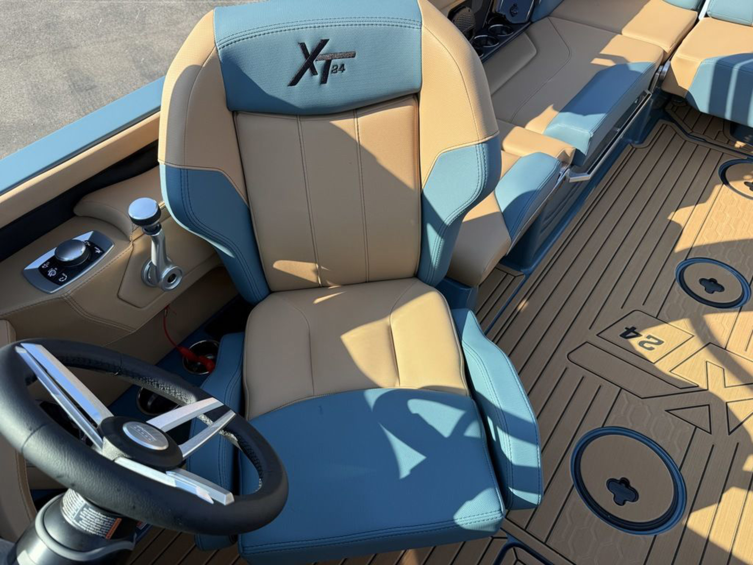 2025 Mastercraft XT24