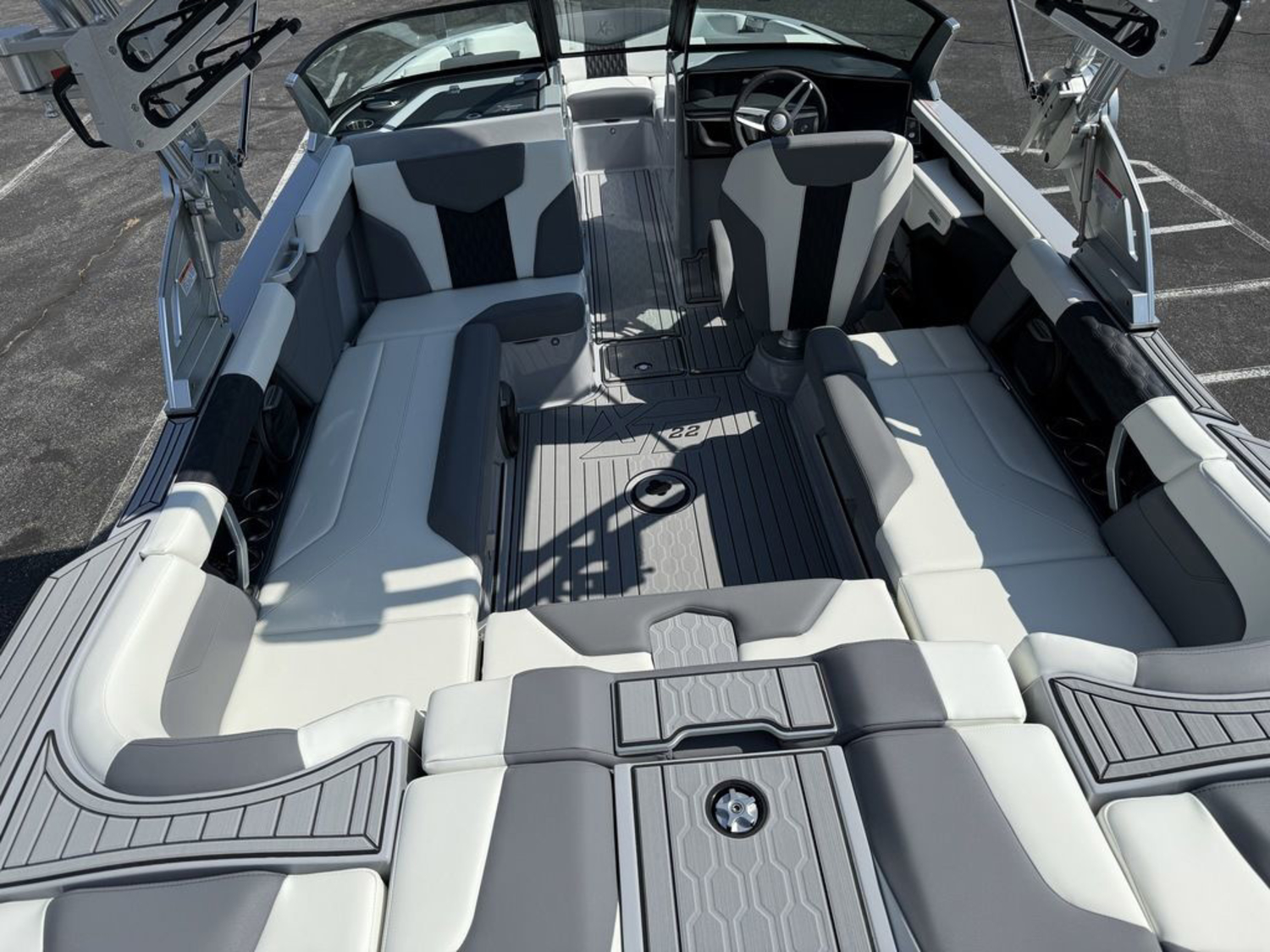 2026 Mastercraft XT22