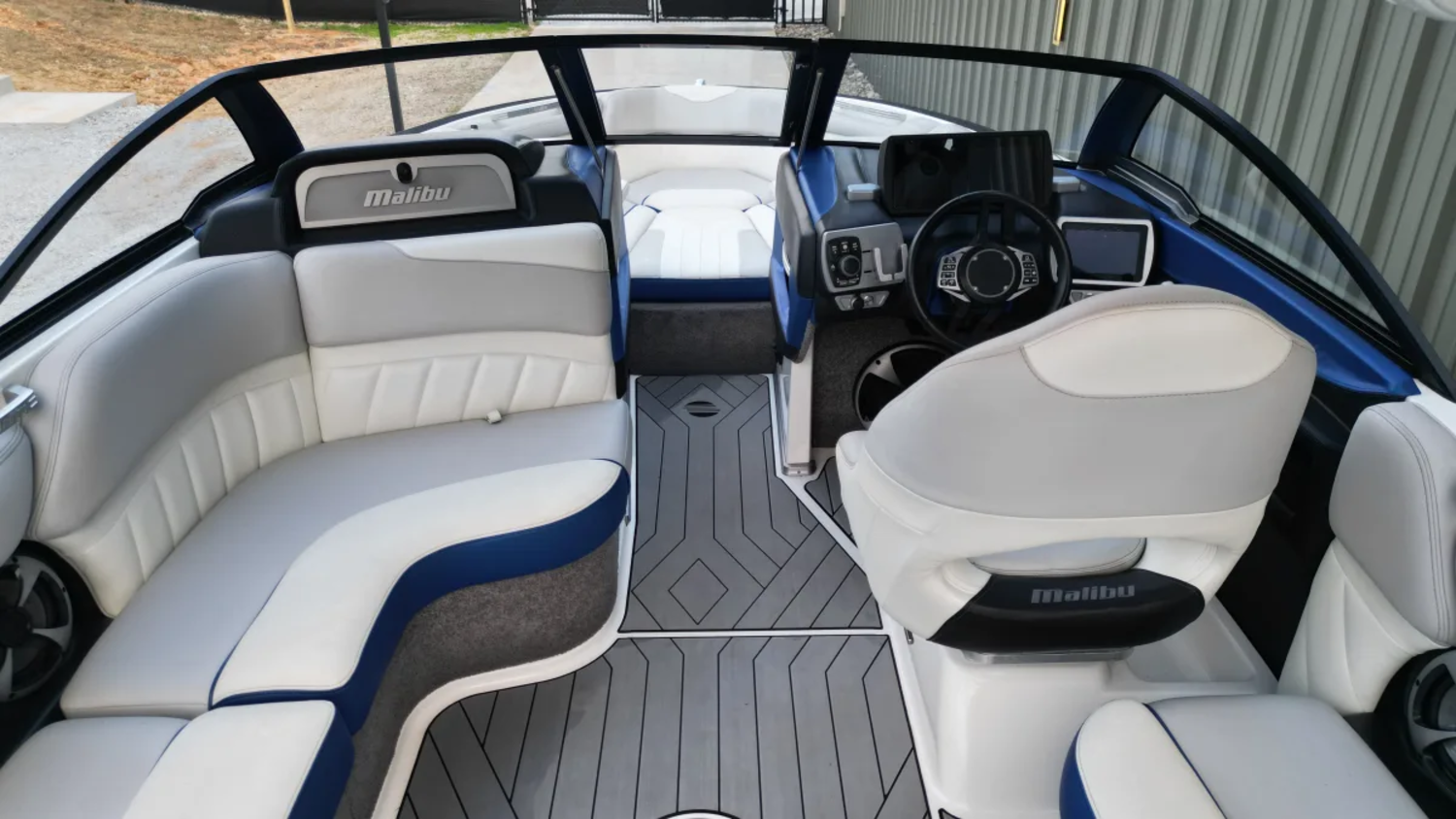 2017 Malibu Wakesetter 25 LSV