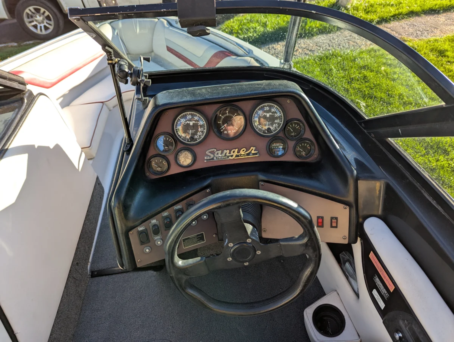 1999 Sanger Boats DLX